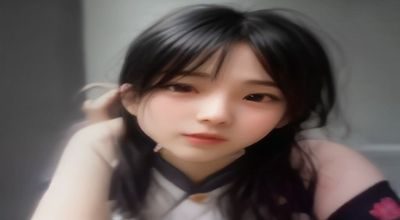 用户在手机上使用 freeok 官网 App 观看视频，地铁场景，移动端自适应界面清晰显示